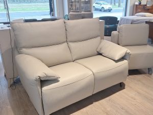 Divano Letto in pelle Stelvio con pouf